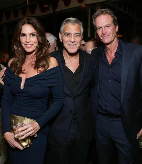 Джордж Клуни с подкрепата на известни приятели на премиерата на филма „Jay Kelly“ (ФОТОГАЛЕРИЯ)