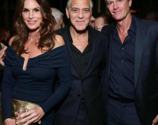 Джордж Клуни с подкрепата на известни приятели на премиерата на филма „Jay Kelly“ (ФОТОГАЛЕРИЯ)