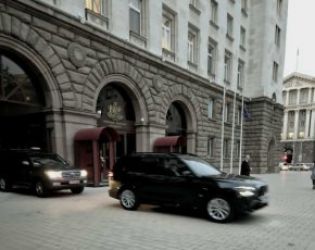 BMW смени пиар - Skoda-та на Радев: ФОТО НА ДЕНЯ