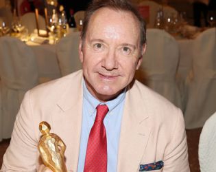 Бездомен съм, работя в кипърски клуб: Кевин Спейси