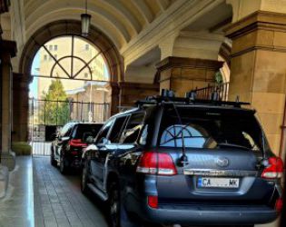 Радев върна BMW-то, пак остави пиар Skoda-та