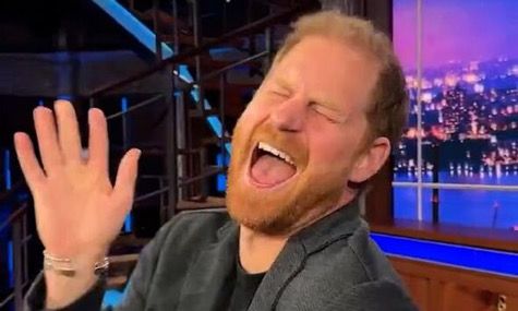 Принц Хари разсмива публиката с lip sync шоу при Стивън Колбърт