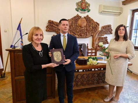 В Царево площадът ще носи името „Стефан Данаилов“, връчиха звания „Почетен гражданин“