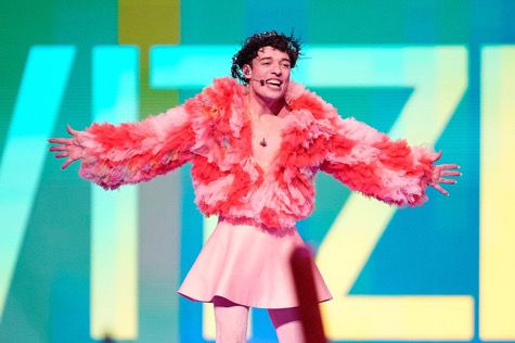 Победителят в Евровизия Немо връща трофея заради участието на Израел