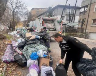 Слатина с овладяна боклучена криза: ФОТО НА ДЕНЯ сн. Г. Илиев, рай.кмет