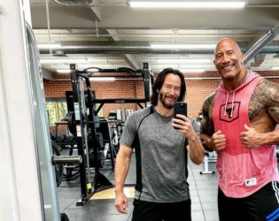 Киану и Скалата се засякоха във фитнеса: ФОТО НА ДЕНЯ