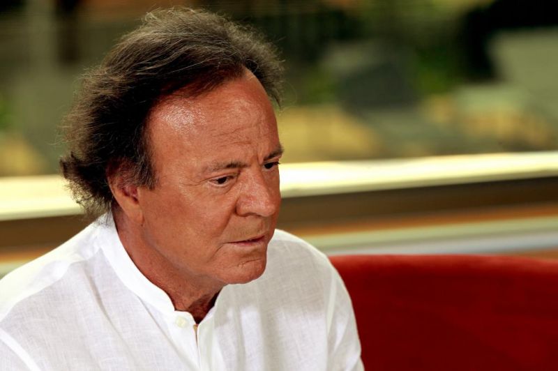 Обвиниха легендата Хулио Иглесиас в сексуално насилие