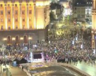 Протестът снощи: ФОТО НА НОЩТА