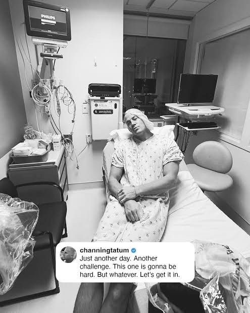 Чанинг Тейтъм с фото от болничното легло