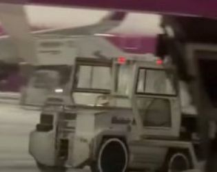 Танци с багажи на Летище София - смях и срам: ВИДЕО НА НОЩТА