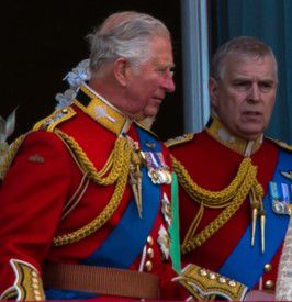 Принц Андрю дължи на кралското семейство милиони лири заради случая „Епстийн“