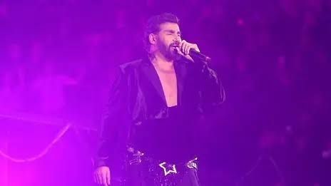 Азис критикува България, но печели над 1 млн от концерти и 20 бона на клубно участие