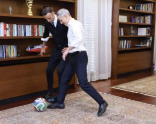 Бербатов стана съветник на Гюров, поритаха топка в МС