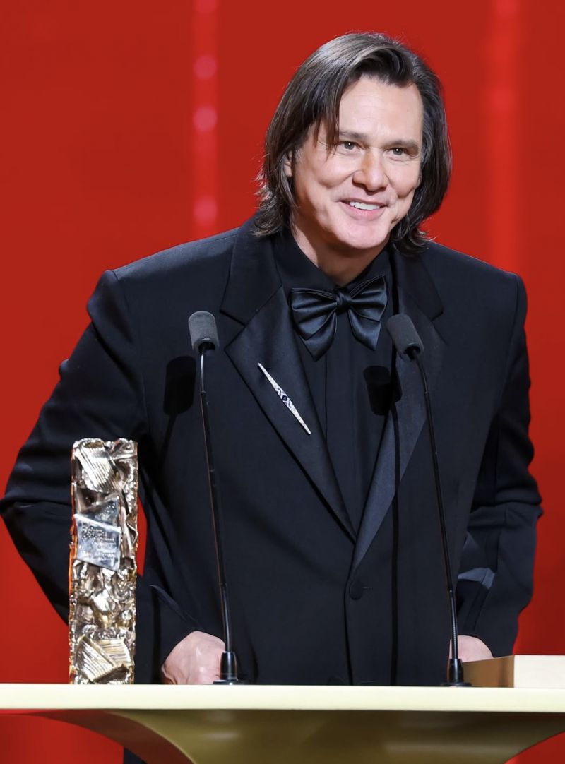 Джим Кери развълнува Франция с емоционална реч на френски на наградите “Сезар”