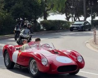 Най-красивата кола в света за сватбата на Ф1-пилот: ФОТО НА ДЕНЯ