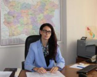 Обрат: министърката в оставка се върна в МРРБ