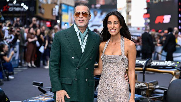 Брад Пит се забавлява в Гърция с Инес де Рамон, дни след като Мадокс се отказа от фамилията му