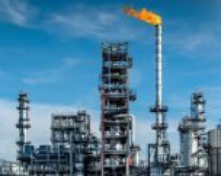 Нефтът се върна под 100 долара за барел