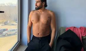 Защо да ходиш на фитнес?: Азис с нова визия и спорно послание