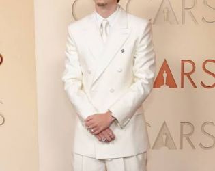 Шаламе: целият в бяло от Givenchy