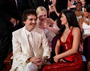 Какво призна Шаламе на Кайли Дженър на Оскарите 2026: според специалист по четене по устни