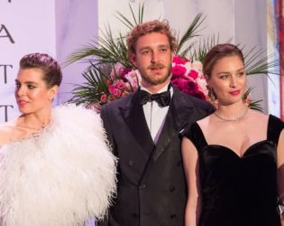 Galaxy Rose Ball – 70-ото издание на Балa на розата