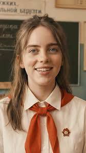 Били Айлиш възроди СЪВЕТСКИ детски хит, пее го дума по дума