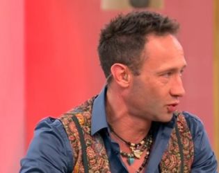 Джорджина има диаманти, Криси Патрашкова рокли, а аз имам кредити – и си ги изплащам: Дарин Ангелов