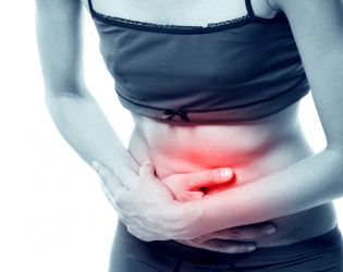 Какви са основните причини за подуване на корема и кои добавки носят облекчение?