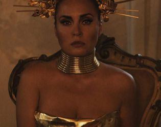 Соня Йончева става Клеопатра във Версай