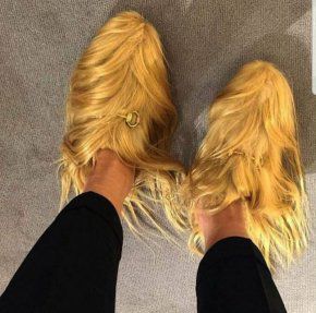 Тръмп в краката: ФОТО НА ДЕНЯ