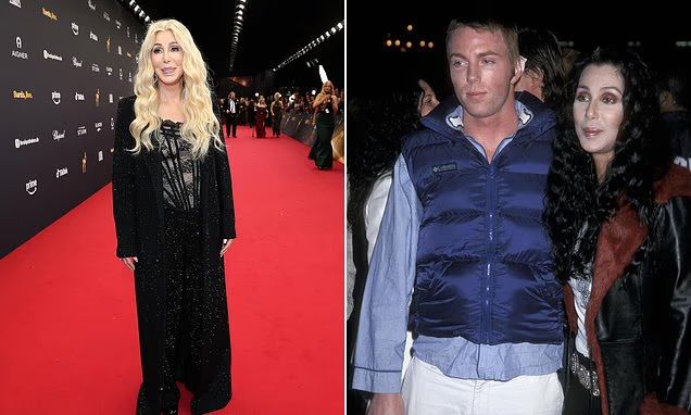 Шер твърди, че е „без думи“ след като научава, че има 15-годишна внучка