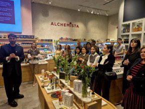 Парфюми с аромат на кожа, на тамян и на млад канабис: Новите хитове на сезона