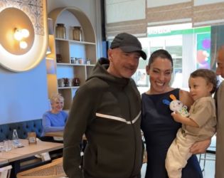 Синът на Ивет Лалова на 2 – срещна се с Ерос Рамацоти