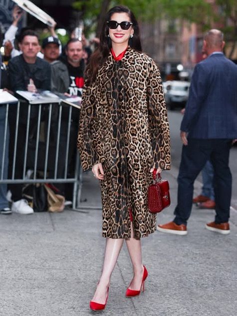 Ан Хатауей в Майкъл Корс на „Дяволът носи Прада 2“