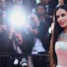 63-годишната Деми Мур блесна в Кан с впечатляващ стил и предизвика вълна от коментари