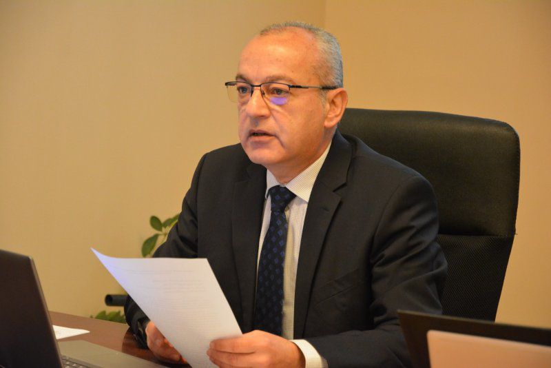Гълъб махна лимита на заплатите, сега им вика 