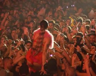 Дара смая десетки хиляди в Белград: ВИДЕО НА НОЩТА