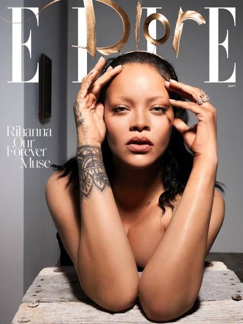Риана остави малко на въображението: Позира само с диадема на Dior за Elle
