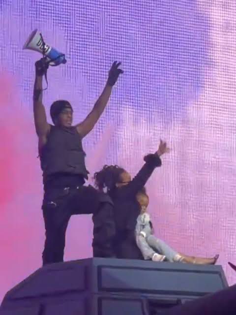 Риана и малкият Riot излязоха на сцената с A$AP Rocky