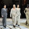 Адриана Лима върна на подиума емблематичен Armani от 90-те