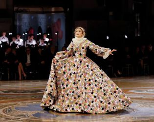 Джиджи Хадид блесна в приказна визия на Valentino в Милано