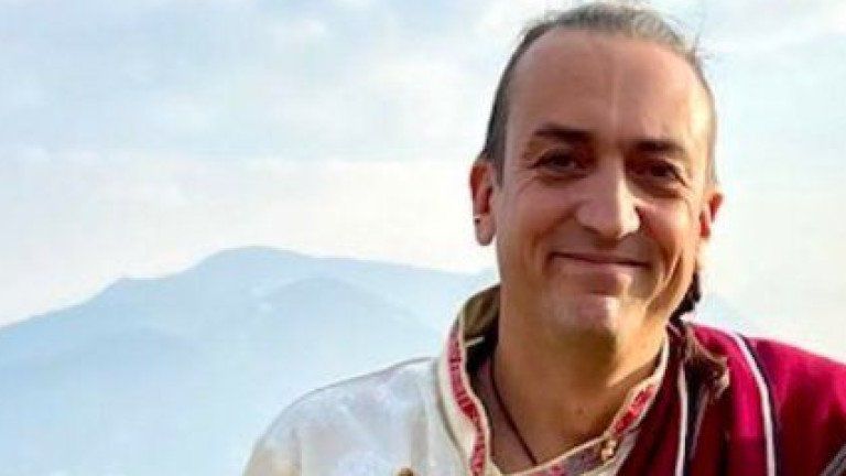 Открити са снимки на Калушев и баща му с голи младежи: Росен Йорданов