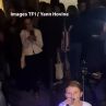 Фенка на Селин Дион привлече вниманието ѝ сред тълпите пред хотела ѝ в Париж