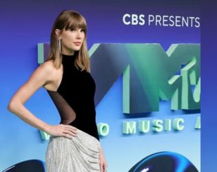 Тейлър Суифт най-стилна на наградите на MTV VMA