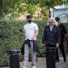 Леонардо ди Каприо остана незабелязан по време на разходка със семейството си в Лондон