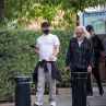 Леонардо ди Каприо остана незабелязан по време на разходка със семейството си в Лондон