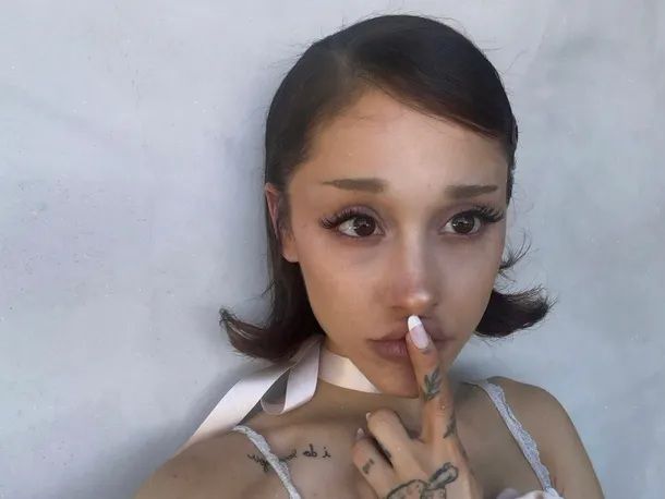 Ариана Гранде с нова къса прическа