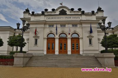 slava.bg : Сградата на Народното събрание, построена през 1884 г. и паметникът на Цар Освободител до нея са сред най-важните исторически забележителности на града slava.bg : Сградата на Народното събрание, построена през 1884 г. и паметникът на Цар Освободител до нея са сред най-важните исторически забележителности на града