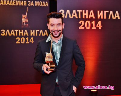 slava.bg : Станислав Анастасов-Слав със стуетката Златна игла slava.bg : Станислав Анастасов-Слав със стуетката Златна игла